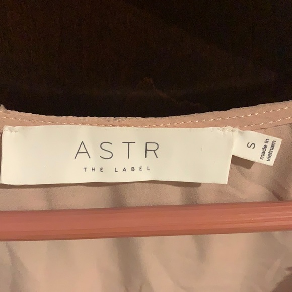 ASTR blush pink wrap dress - Picture 3 of 4